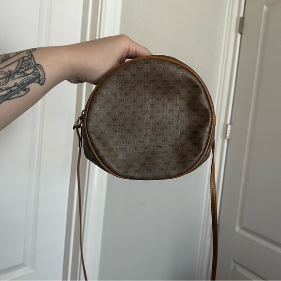 Authentic Vintage Gucci InterlockingGG Monogram Circle Canteen Crossbody Bag - Picture 4 of 13